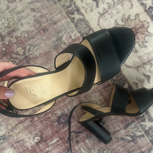 Franco Sarto Haneli block heel wrap ankle sandals in black leather - Picture 3 of 7